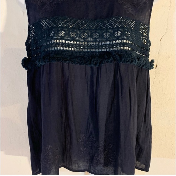 Anthropologie Chan LuLu Navy Sleeveless Blouse. - Picture 4 of 7